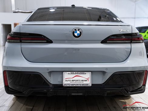 Used 2023 BMW 740i w/ Parking Assistance Package RWD image 19
