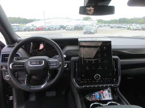 New 2026 GMC Yukon XL AT4 AWD/4WD image 16