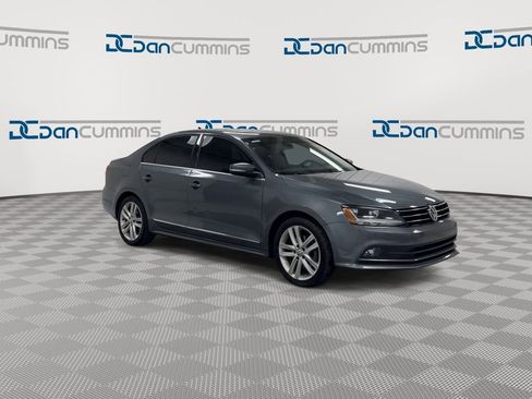Used 2017 Volkswagen Jetta SEL image 2