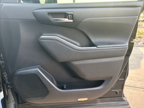 Used 2023 Toyota Highlander XSE FWD image 30