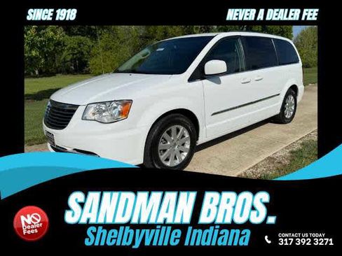 Used 2016 Chrysler Town & Country Touring FWD image 1