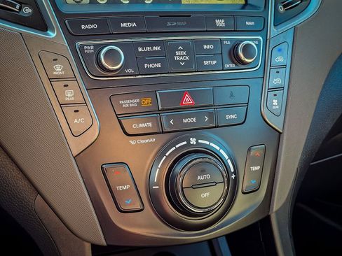 Used 2017 Hyundai Santa Fe SE w/ Cargo Package image 30