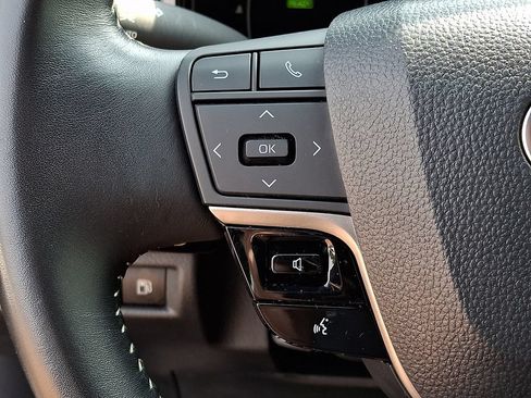 Used 2025 Toyota Camry SE FWD image 25