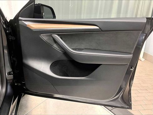 Used 2024 Tesla Model Y Long Range image 29