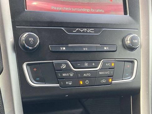 Used 2020 Ford Fusion SE FWD image 25