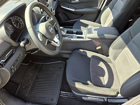 New 2025 Nissan Sentra SR w/ Midnight Edition image 9