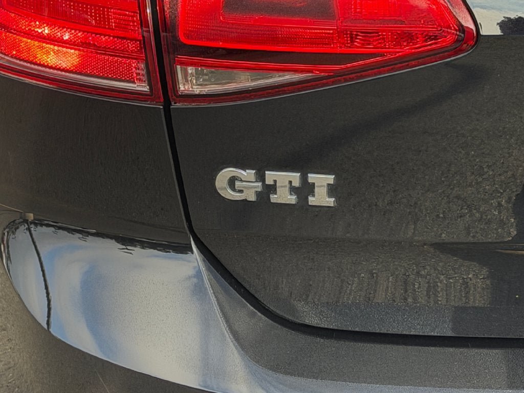Used 2015 Volkswagen GTI SE FWD image 35