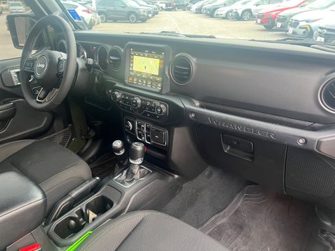 Used 2023 Jeep Wrangler Unlimited w/ Cold Weather Group image 15