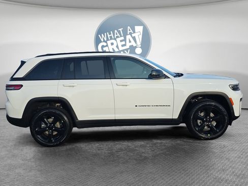 New 2026 Jeep Grand Cherokee Limited w/ Limited Altitude Package AWD/4WD image 2