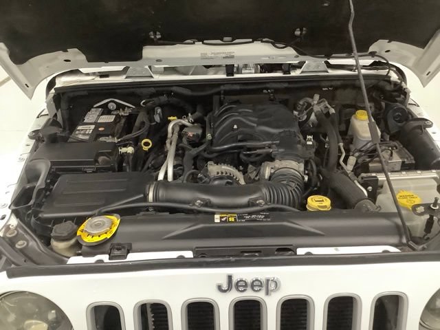 Used 2018 Jeep Wrangler Unlimited Sahara w/ Dual Top Group AWD/4WD image 18