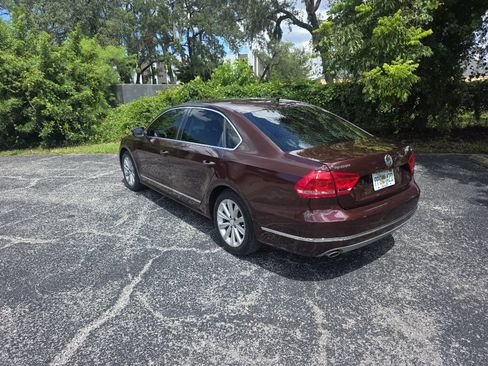 Used 2013 Volkswagen Passat 2.5 SEL Premium FWD image 2