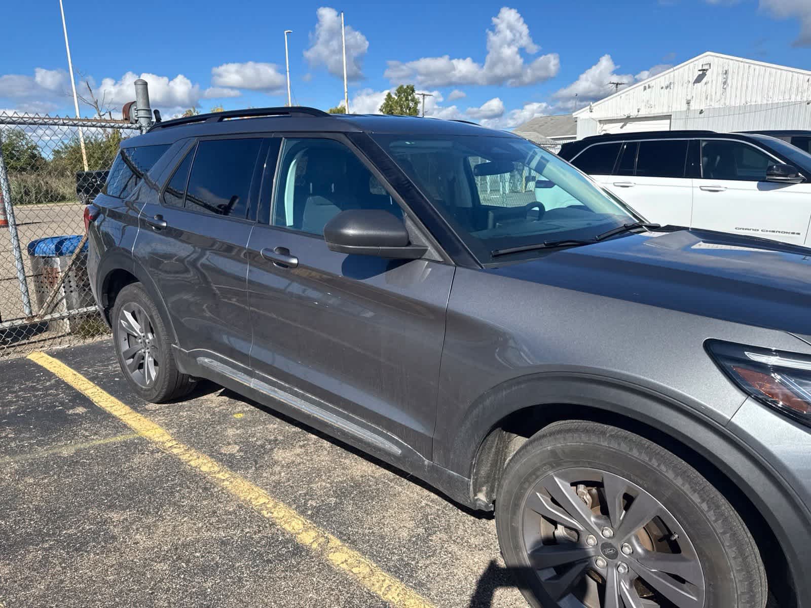 Used 2025 Ford Explorer Active w/ Active Comfort Package AWD/4WD image 9