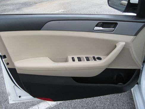 Used 2018 Hyundai Sonata SE FWD image 12