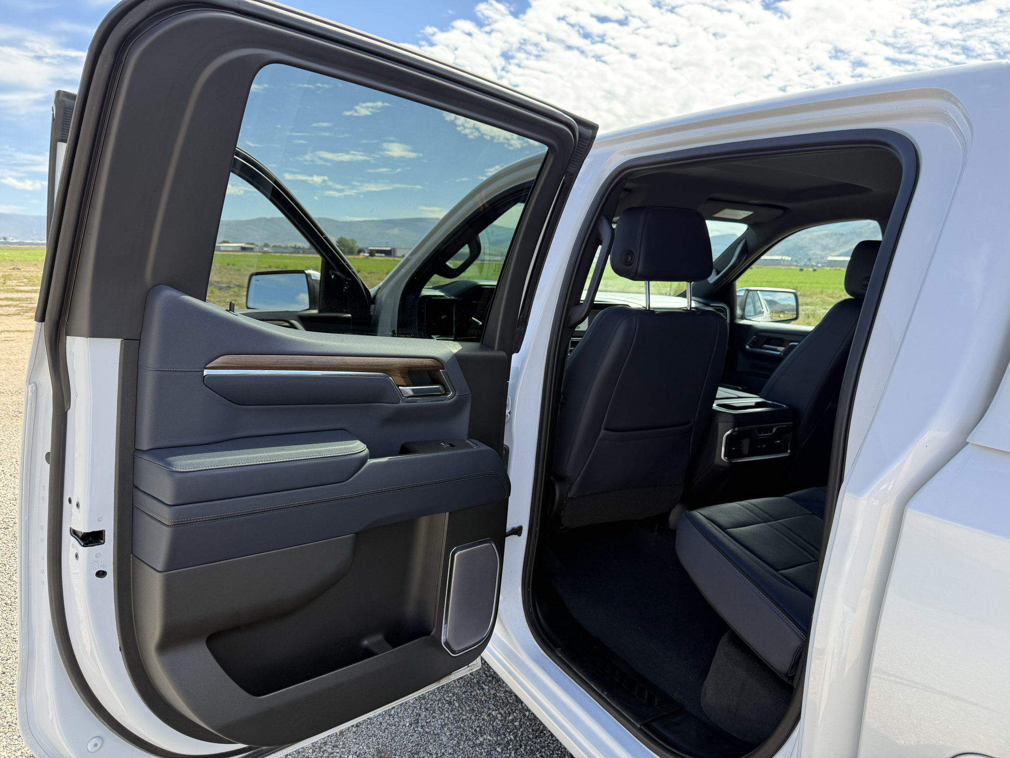Used 2023 Chevrolet Silverado 1500 High Country AWD/4WD image 28