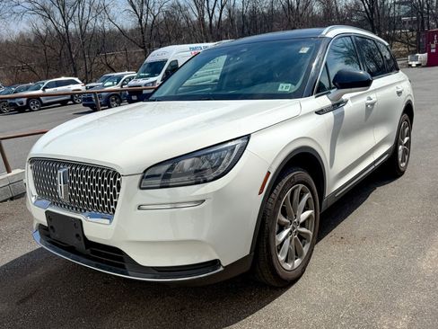 Used 2022 Lincoln Corsair AWD w/ Premium Package image 3