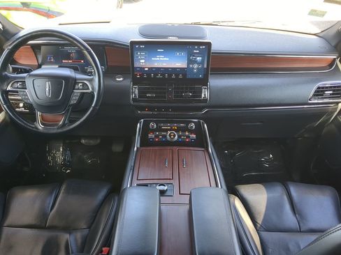 Used 2023 Lincoln Navigator Reserve image 15
