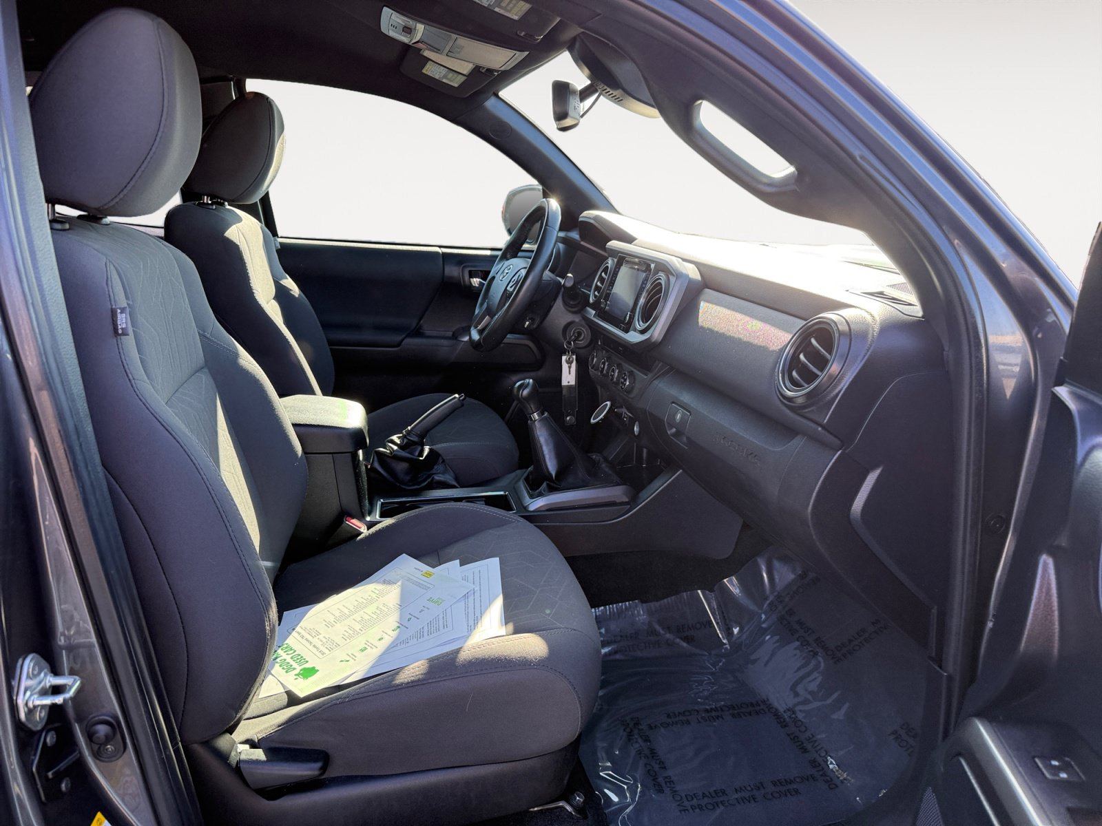 Used 2018 Toyota Tacoma TRD Sport AWD/4WD image 19