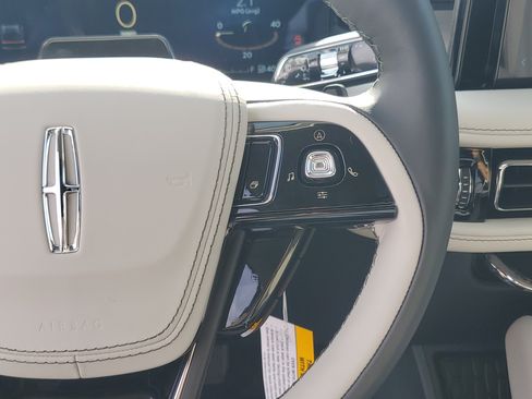 New 2026 Lincoln Aviator Reserve AWD/4WD image 17