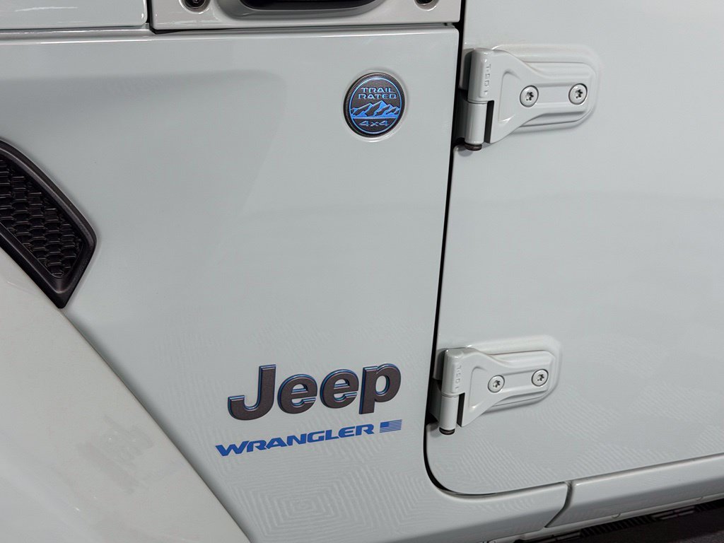Used 2024 Jeep Wrangler Unlimited w/ LED Headlamp & Fog Lamp Group AWD/4WD image 11