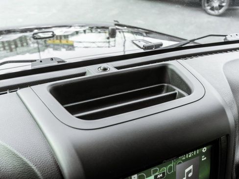 Used 2018 Jeep Wrangler Unlimited Sahara image 15