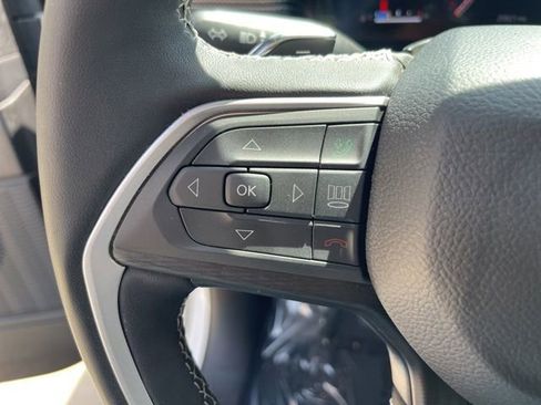 Used 2025 Jeep Grand Cherokee L Altitude AWD/4WD image 16