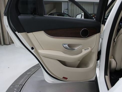 Used 2022 Mercedes-Benz GLC 300 w/ Premium Package Lite image 34