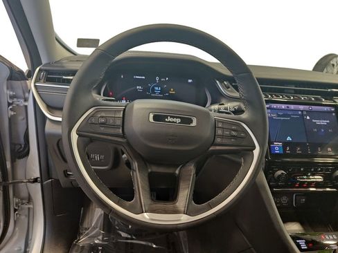 Used 2023 Jeep Grand Cherokee Limited w/ Luxury Tech Group II AWD/4WD image 12