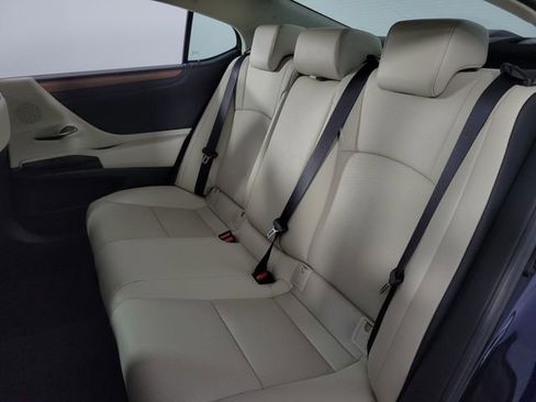 Used 2025 Lexus ES 350 w/ Premium Package image 17