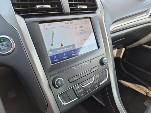 Used 2020 Ford Fusion SE FWD image 29