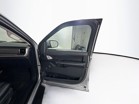 Used 2024 Ford Expedition XLT image 36