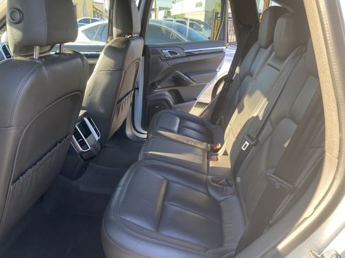 Used 2017 Porsche Cayenne Platinum Edition w/ Premium Package (PJV) image 18