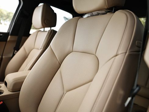 New 2026 Porsche Macan image 25