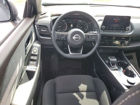 Used 2023 Nissan Rogue S AWD/4WD image 10