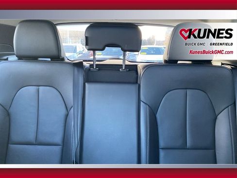 Used 2024 Volvo XC40 B5 Core image 38