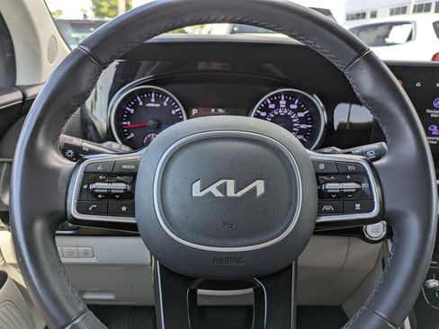 Certified 2023 Kia Carnival EX FWD image 23