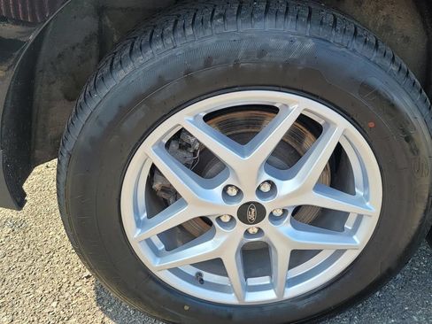 Used 2024 Ford Edge SEL AWD/4WD image 10