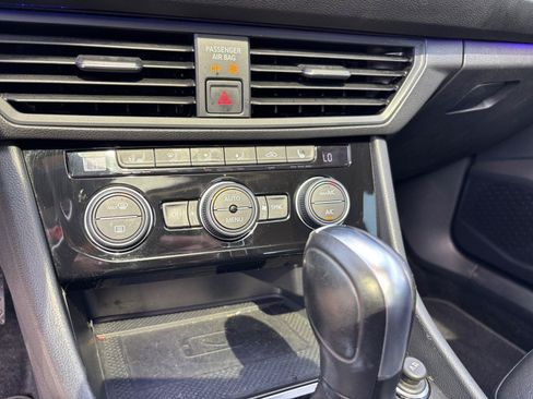 Used 2020 Volkswagen Jetta SEL FWD image 29