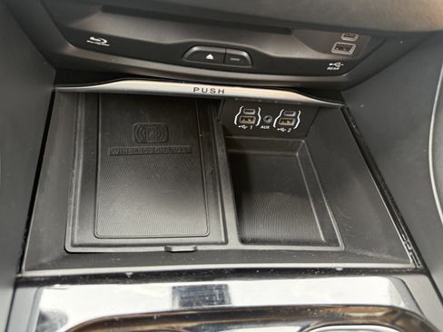 Used 2023 Chrysler Pacifica Pinnacle FWD image 47