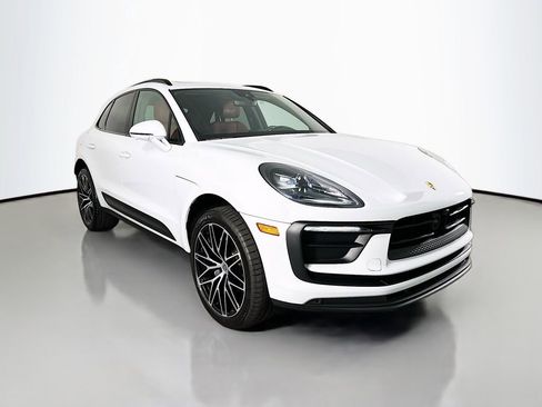 Certified 2026 Porsche Macan AWD/4WD image 7