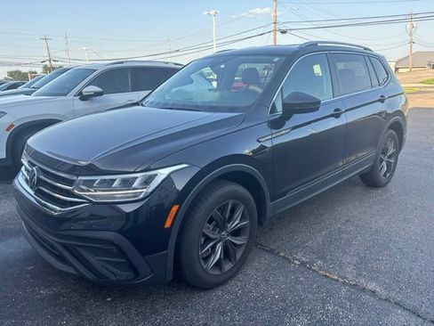 Certified 2023 Volkswagen Tiguan SE FWD image 36