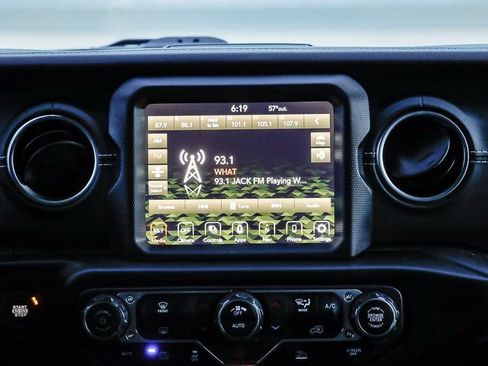 Used 2023 Jeep Wrangler Unlimited Sahara AWD/4WD image 17