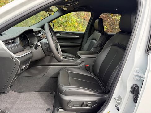 New 2025 Jeep Grand Cherokee L Limited image 12