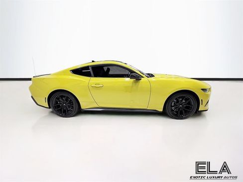 Used 2025 Ford Mustang Coupe RWD image 9