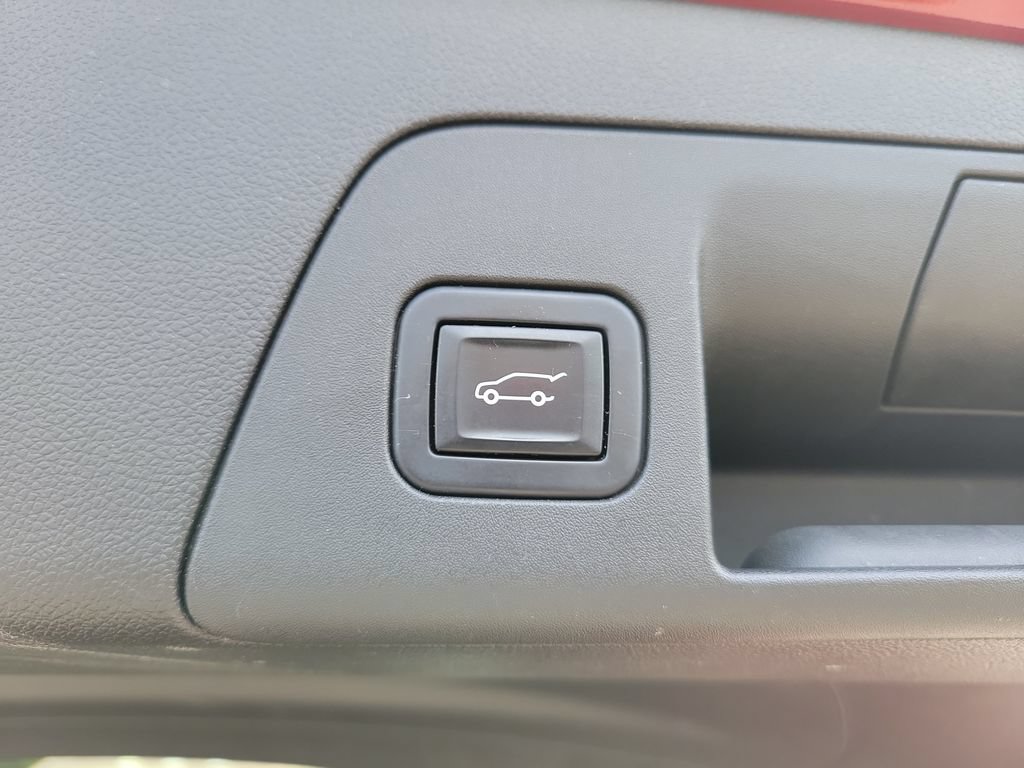 Used 2022 Buick Envision Avenir w/ Technology Package II AWD/4WD image 9