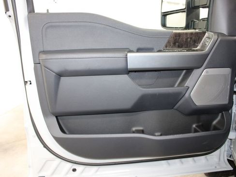 New 2026 Ford F250 Lariat w/ Black Appearance Package image 22