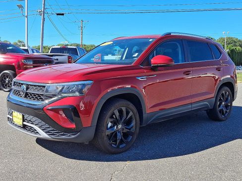 Used 2022 Volkswagen Taos SE image 3