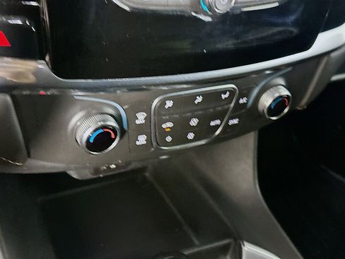 Used 2020 Chevrolet Traverse LS image 22