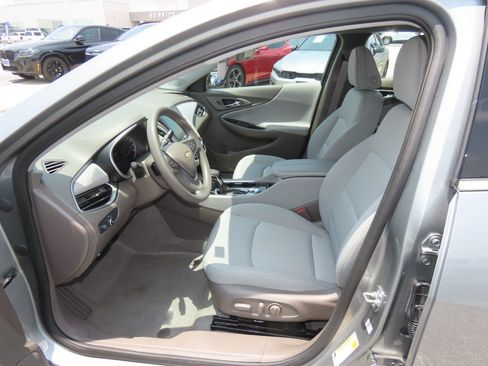 Used 2025 Chevrolet Malibu LT FWD image 25