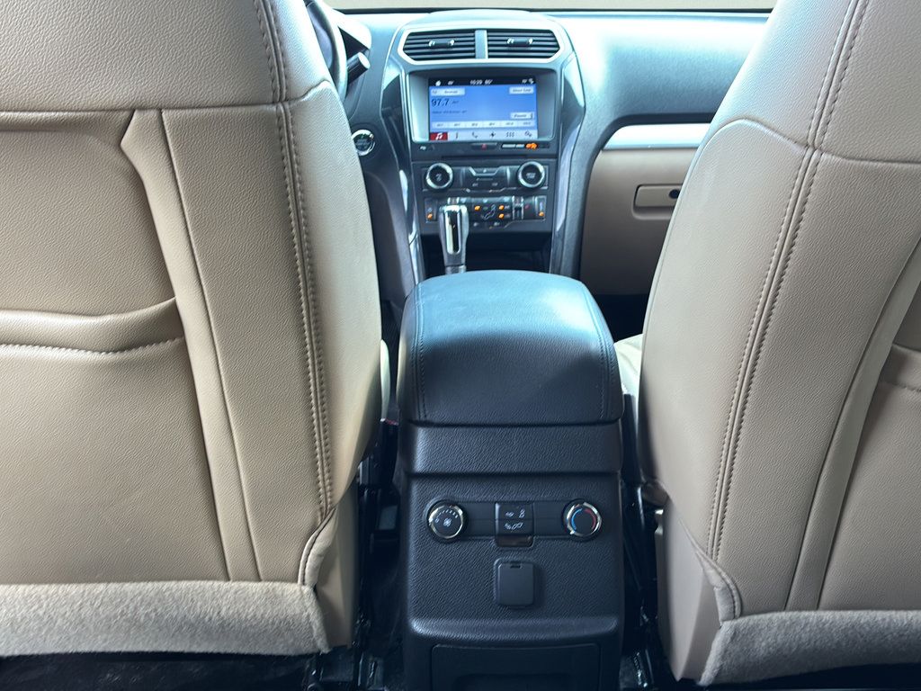 Used 2017 Ford Explorer XLT w/ Equipment Group 202A FWD image 26