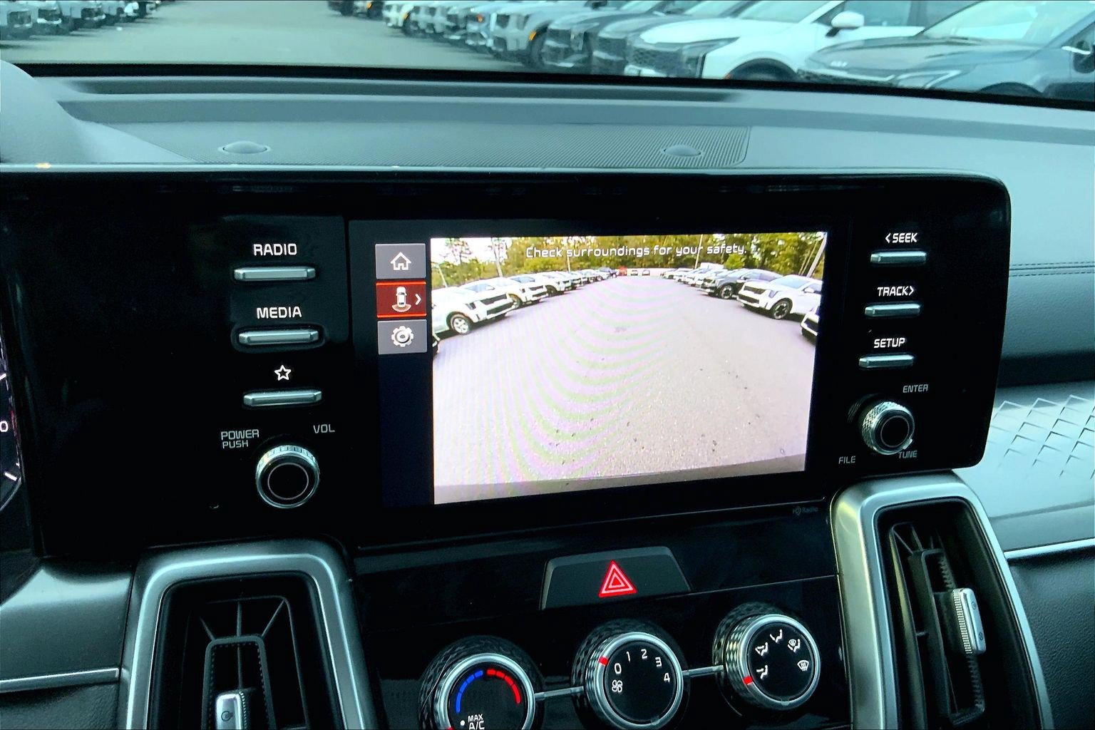 Used 2023 Kia Sorento LX FWD image 23